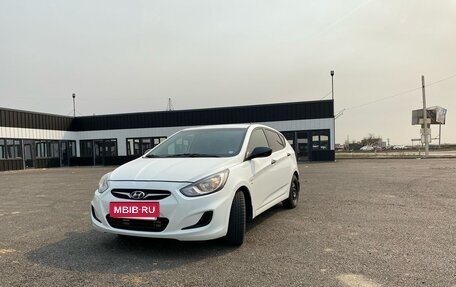 Hyundai Solaris II рестайлинг, 2013 год, 800 000 рублей, 2 фотография