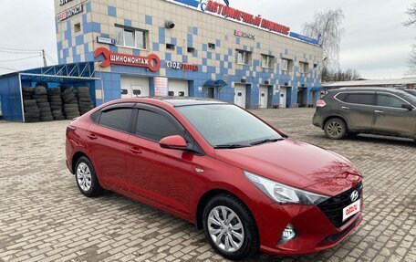 Hyundai Solaris II рестайлинг, 2021 год, 1 820 000 рублей, 4 фотография