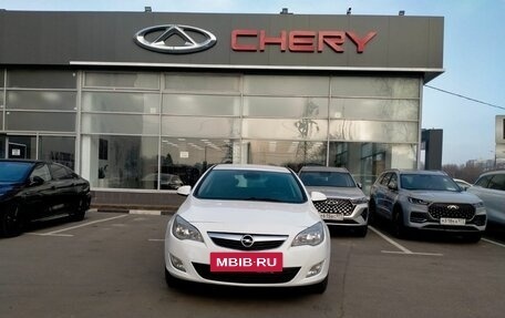 Opel Astra J, 2011 год, 695 000 рублей, 2 фотография