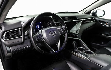 Toyota Camry, 2020 год, 3 498 000 рублей, 13 фотография