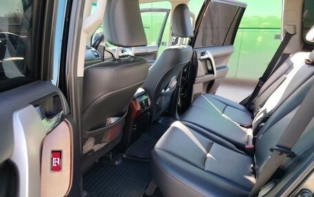 Toyota Land Cruiser Prado 150 рестайлинг 2, 2016 год, 3 950 000 рублей, 12 фотография