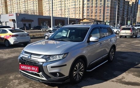 Mitsubishi Outlander III рестайлинг 3, 2019 год, 2 150 000 рублей, 2 фотография