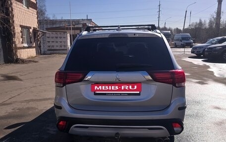 Mitsubishi Outlander III рестайлинг 3, 2019 год, 2 150 000 рублей, 5 фотография