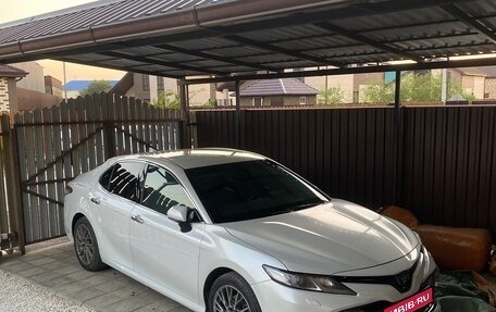 Toyota Camry, 2018 год, 2 500 000 рублей, 1 фотография