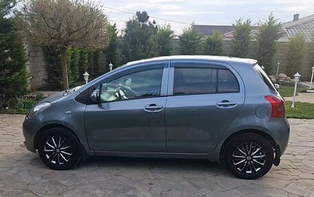 Toyota Yaris III рестайлинг, 2006 год, 400 000 рублей, 1 фотография