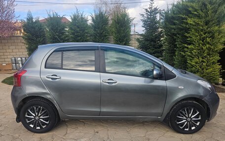 Toyota Yaris III рестайлинг, 2006 год, 400 000 рублей, 10 фотография