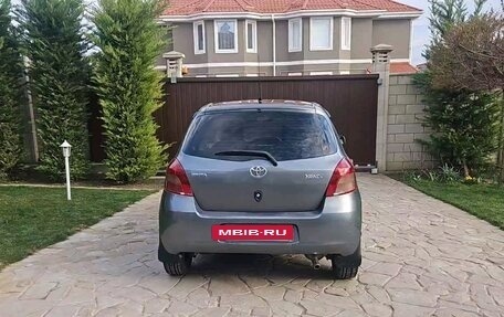 Toyota Yaris III рестайлинг, 2006 год, 400 000 рублей, 8 фотография