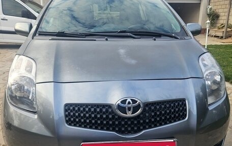 Toyota Yaris III рестайлинг, 2006 год, 400 000 рублей, 12 фотография