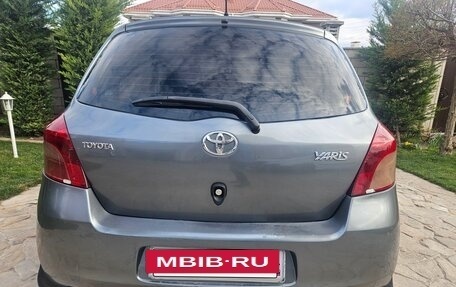 Toyota Yaris III рестайлинг, 2006 год, 400 000 рублей, 11 фотография