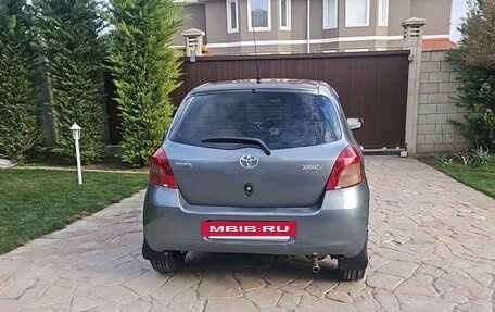 Toyota Yaris III рестайлинг, 2006 год, 400 000 рублей, 2 фотография