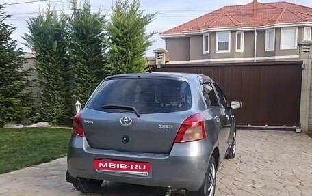 Toyota Yaris III рестайлинг, 2006 год, 400 000 рублей, 3 фотография