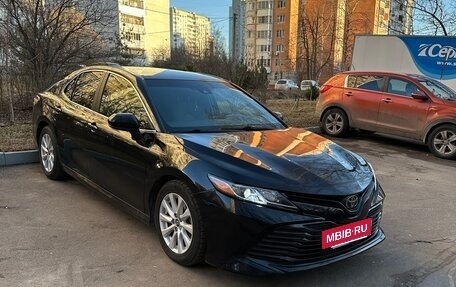 Toyota Camry, 2018 год, 2 650 000 рублей, 2 фотография