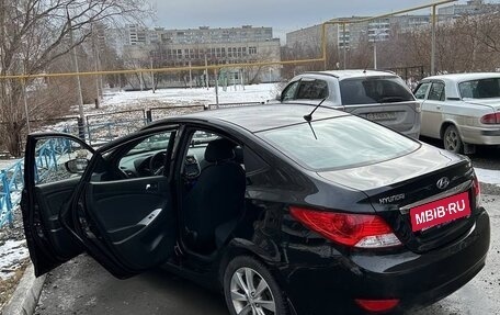 Hyundai Solaris II рестайлинг, 2013 год, 929 000 рублей, 2 фотография