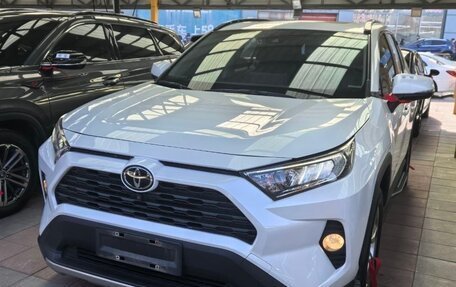 Toyota RAV4, 2021 год, 2 750 000 рублей, 3 фотография