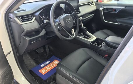 Toyota RAV4, 2021 год, 2 750 000 рублей, 5 фотография