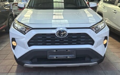 Toyota RAV4, 2021 год, 2 750 000 рублей, 2 фотография
