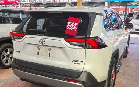 Toyota RAV4, 2021 год, 2 750 000 рублей, 4 фотография