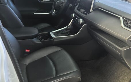Toyota RAV4, 2021 год, 2 750 000 рублей, 10 фотография