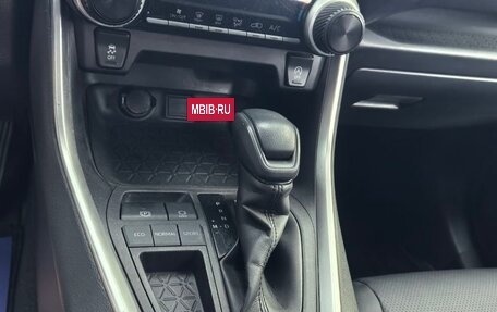Toyota RAV4, 2021 год, 2 750 000 рублей, 9 фотография