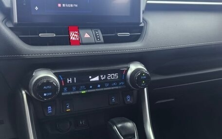 Toyota RAV4, 2021 год, 2 750 000 рублей, 8 фотография