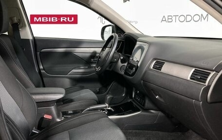 Mitsubishi Outlander III рестайлинг 3, 2018 год, 1 789 000 рублей, 12 фотография