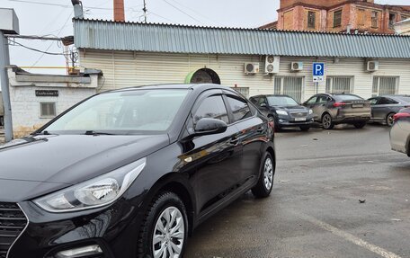 Hyundai Solaris II рестайлинг, 2017 год, 994 000 рублей, 4 фотография