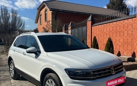 Volkswagen Tiguan II, 2016 год, 2 600 000 рублей, 2 фотография