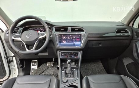 Volkswagen Tiguan II, 2022 год, 3 300 275 рублей, 6 фотография