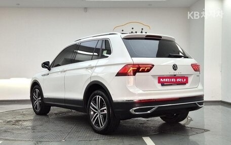 Volkswagen Tiguan II, 2022 год, 3 300 275 рублей, 3 фотография