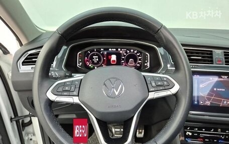 Volkswagen Tiguan II, 2022 год, 3 300 275 рублей, 7 фотография