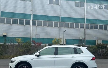 Volkswagen Tiguan II, 2021 год, 2 100 045 рублей, 4 фотография