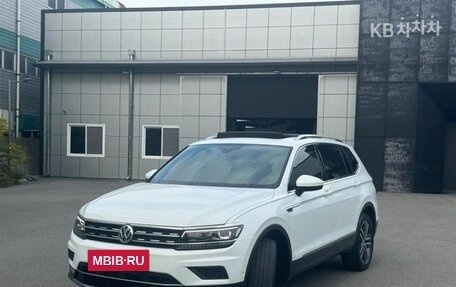 Volkswagen Tiguan II, 2021 год, 2 100 045 рублей, 3 фотография