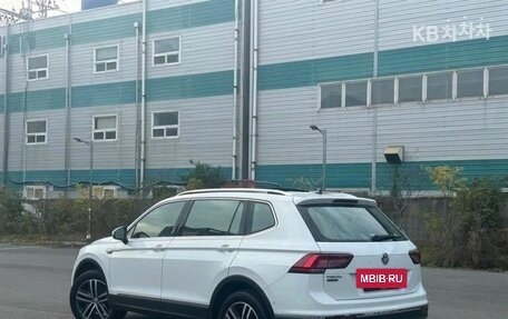 Volkswagen Tiguan II, 2021 год, 2 100 045 рублей, 6 фотография
