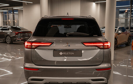 Mitsubishi Outlander, 2022 год, 3 899 000 рублей, 6 фотография
