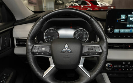 Mitsubishi Outlander, 2022 год, 3 899 000 рублей, 12 фотография