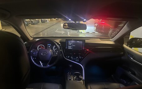 Toyota Camry, 2021 год, 3 300 000 рублей, 2 фотография