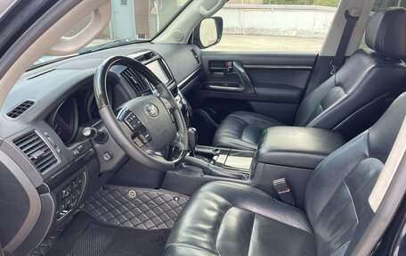 Toyota Land Cruiser 200, 2014 год, 4 900 000 рублей, 21 фотография