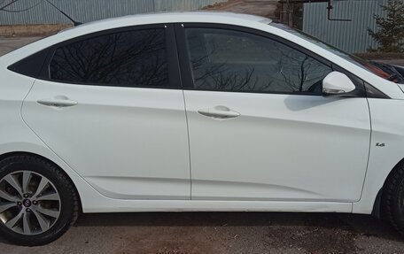 Hyundai Solaris II рестайлинг, 2015 год, 1 150 000 рублей, 22 фотография