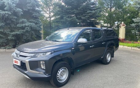 Mitsubishi L200 IV рестайлинг, 2021 год, 2 550 000 рублей, 2 фотография