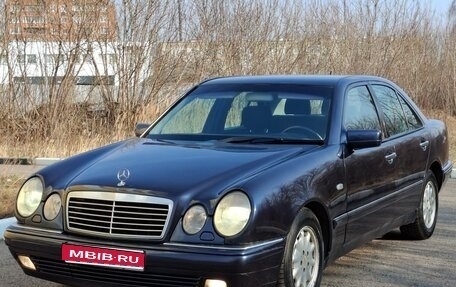 Mercedes-Benz E-Класс, 1999 год, 450 000 рублей, 1 фотография