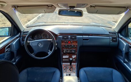 Mercedes-Benz E-Класс, 1999 год, 450 000 рублей, 9 фотография