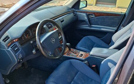Mercedes-Benz E-Класс, 1999 год, 450 000 рублей, 10 фотография
