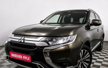 Mitsubishi Outlander III рестайлинг 3, 2018 год, 1 657 000 рублей, 17 фотография