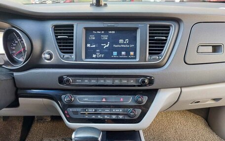 KIA Carnival III, 2017 год, 2 650 000 рублей, 4 фотография