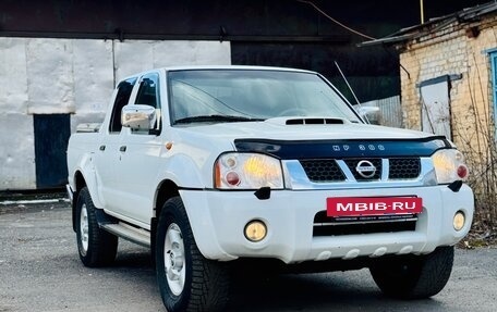 Nissan NP300, 2011 год, 985 000 рублей, 3 фотография