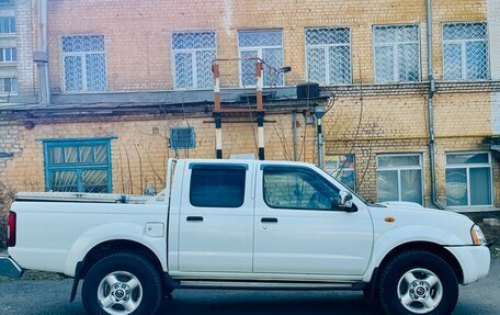 Nissan NP300, 2011 год, 985 000 рублей, 9 фотография