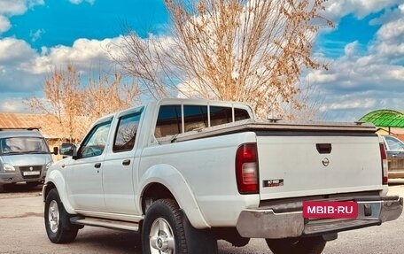 Nissan NP300, 2011 год, 985 000 рублей, 8 фотография