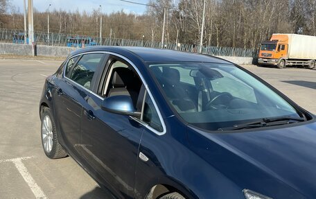 Opel Astra J, 2011 год, 750 000 рублей, 2 фотография