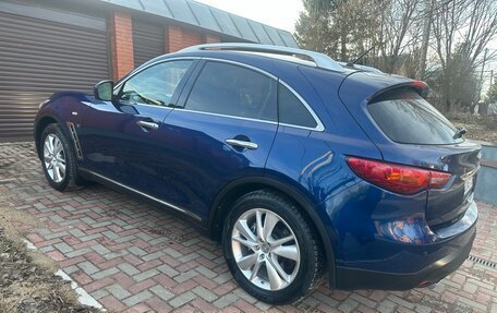 Infiniti QX70, 2013 год, 2 700 000 рублей, 5 фотография