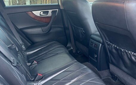 Infiniti QX70, 2013 год, 2 700 000 рублей, 11 фотография